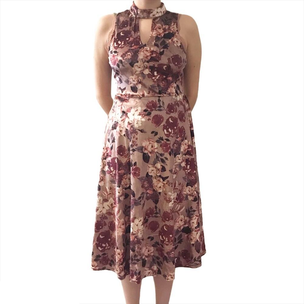 Taylor & Sage Floral Keyhole Halter Dress